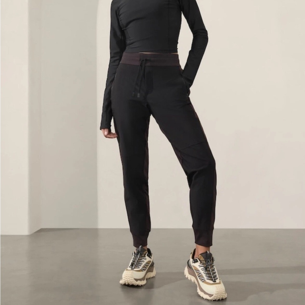 Athleta Headlands Hybrid Trek Mid Rise Jogger Pant Black Casual Active Women’s 8